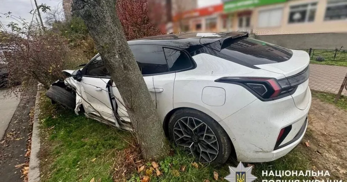 Не пропустив на зелене: у Броварах Land Rover спричинив аварію, жінку госпіталізували
