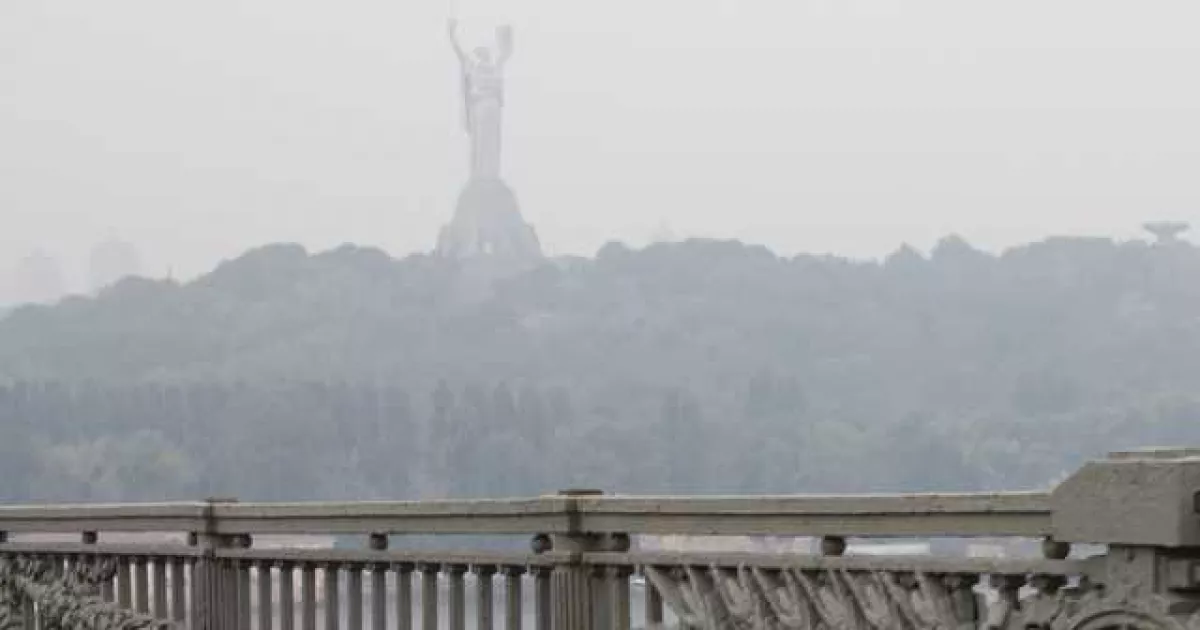 Київ задихається від смогу: найгірша ситуація — на Володимирському узвозі