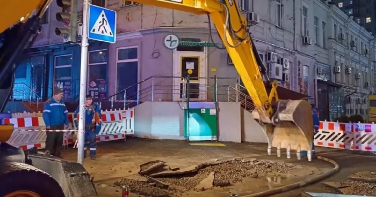 У Києві після атаки частина Деснянського району лишилася без тепла: комунальники працюють над відновленням