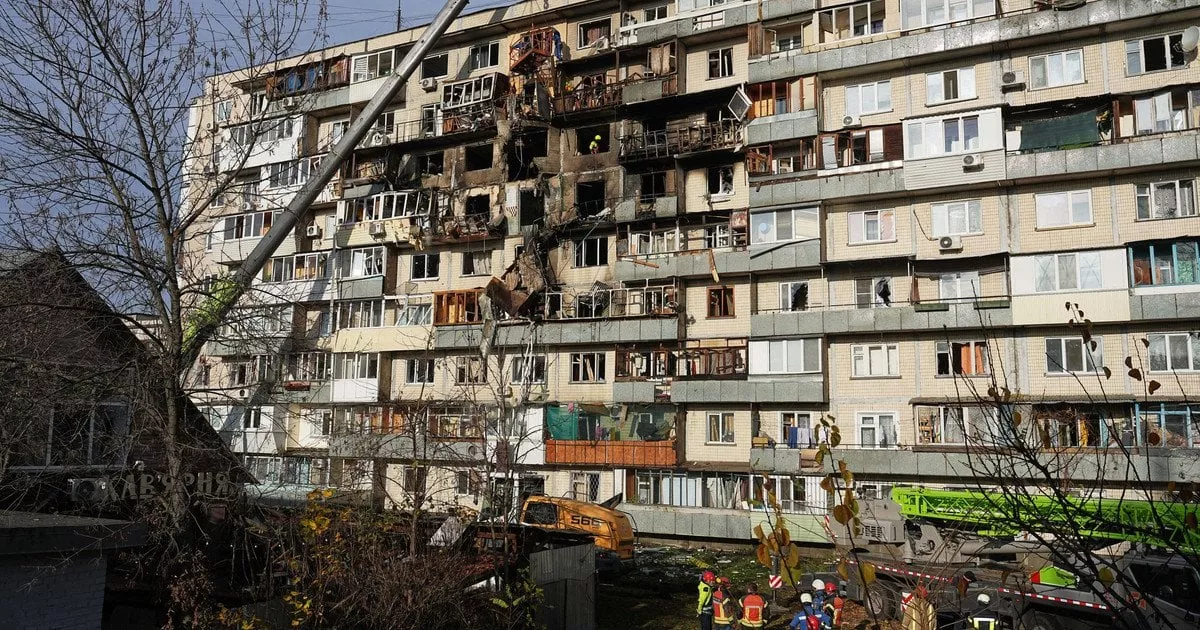 Київ у жалобі: кількість жертв нічної атаки зросла до семи — у лікарні померла ще одна постраждала