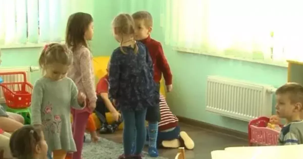 Темрява й холодні тарілки: кияни обурені блекаутами у дитсадках