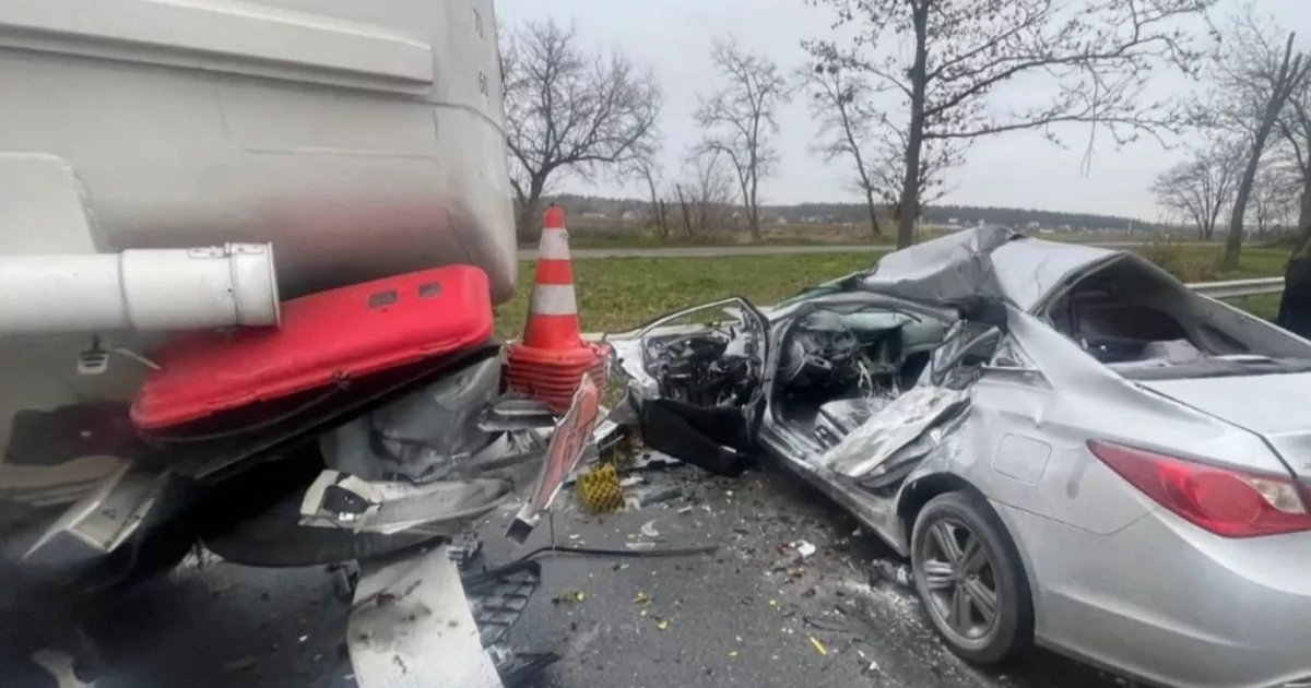 На Фастівщині Hyundai протаранив вантажівку Daf: молодий водій у лікарні