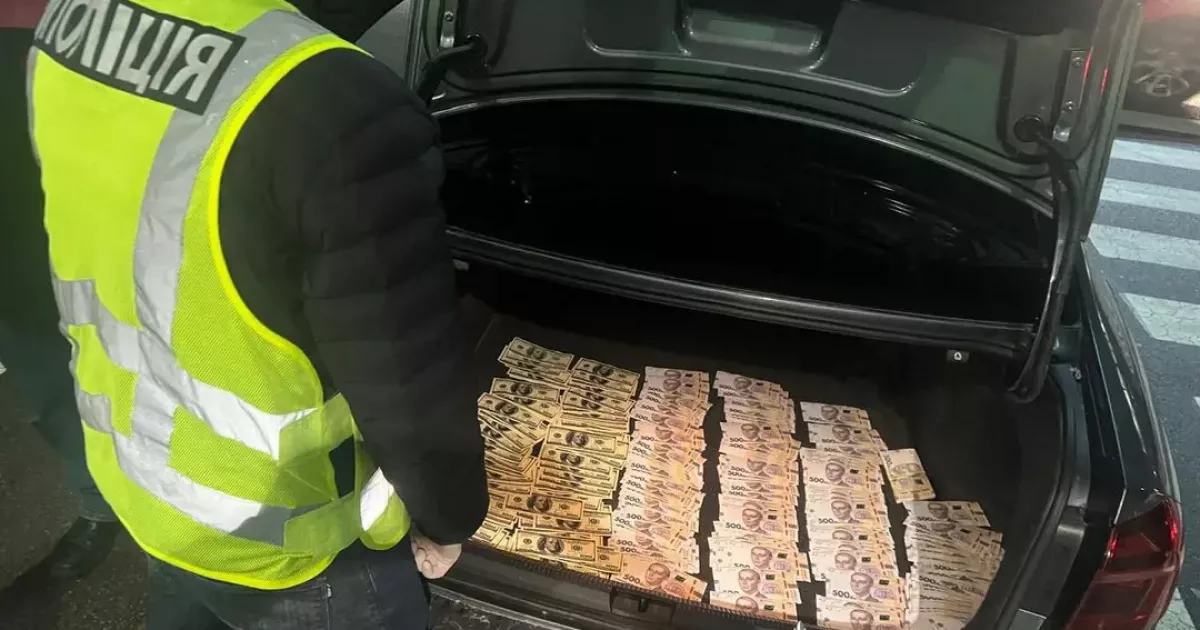 У Києві затримали заступника голови селищної ради за хабар у 20 тисяч доларів