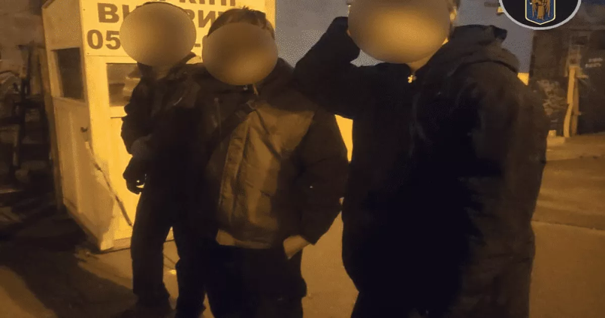 Небезпечні розваги: у Києві підлітки напали на охоронця недобудови газовим балончиком