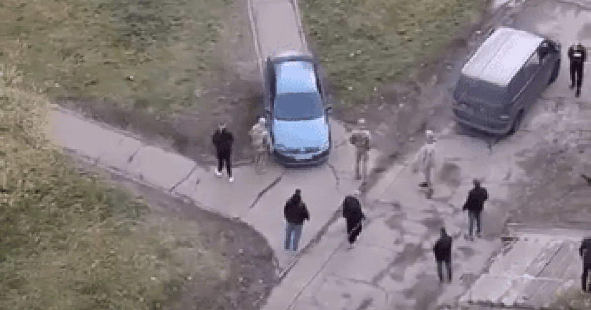 Інцидент біля Деснянського ТЦК: військові побили авто й відкрили попереджувальні постріли