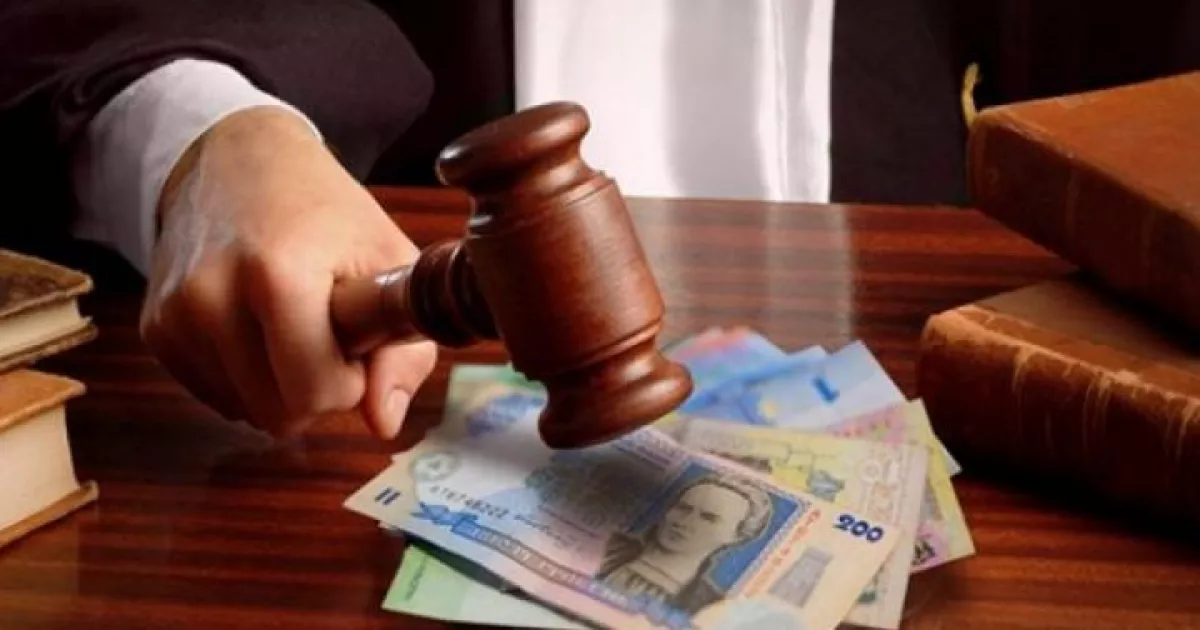 ВАКС відібрав у родини київського поліцейського пентхаус і мільйони: деталі гучного рішення