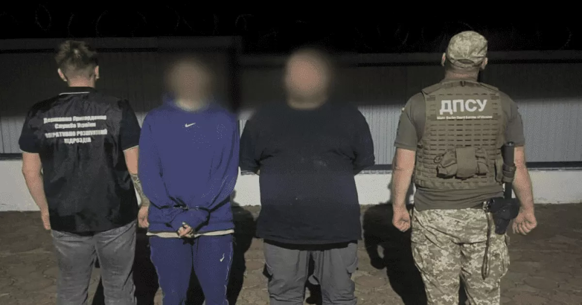 На Закарпатті затримали двох чоловіків у військовій формі за 400 м від кордону з Румунією