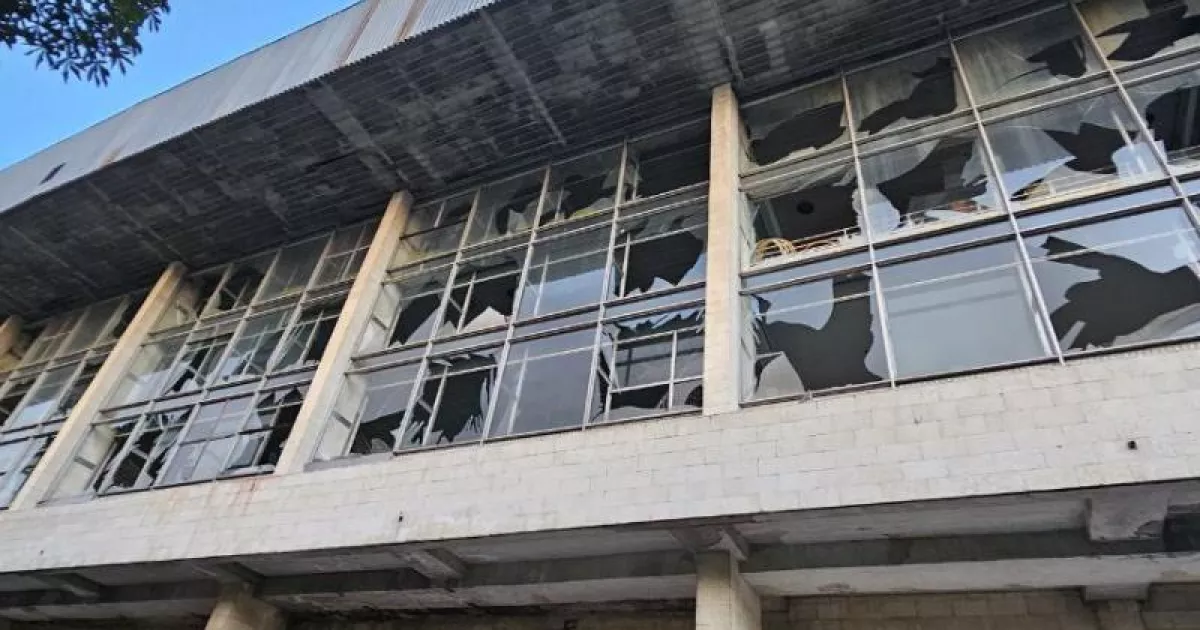 Київ витратить понад 34 млн грн на заміну вибитих обстрілами вікон і дверей у КПІ