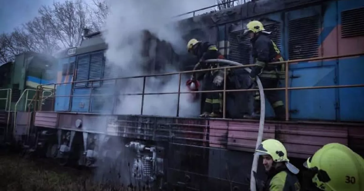 Пожежа на залізниці у Фастові: локомотив спалахнув на світанку, причину з’ясовують