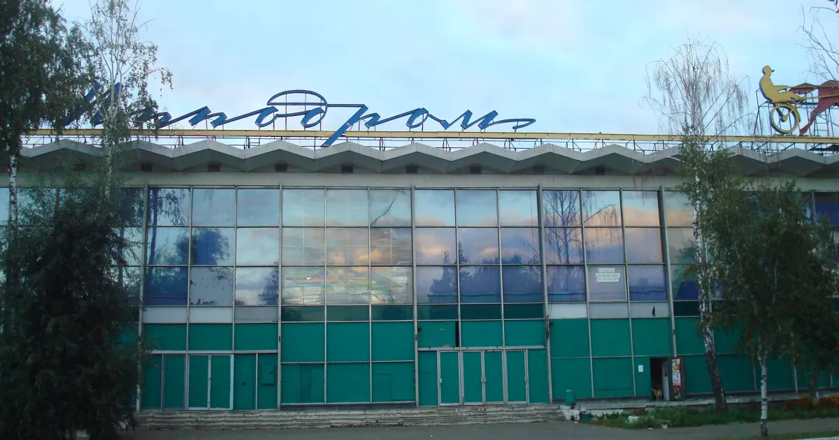 Київський Іподром під звинуваченнями: волонтери говорять про рейдерство складу та пропажу речей