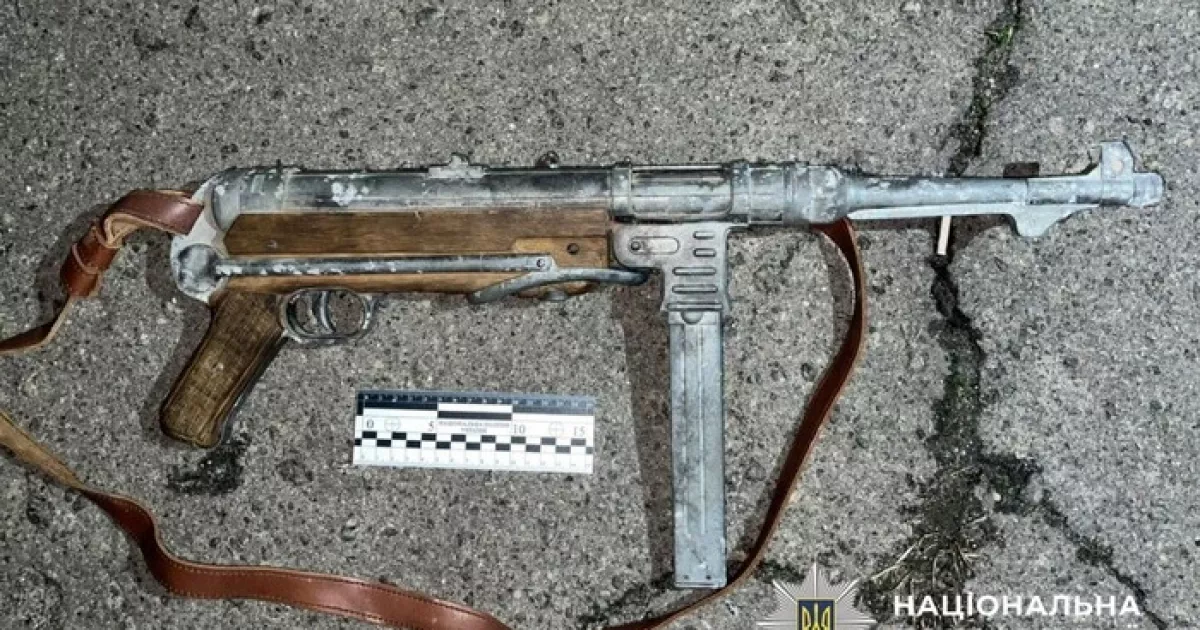 Автомат проти зауваження: у Києві п’яний дебошир погрожував сусідці вбивством