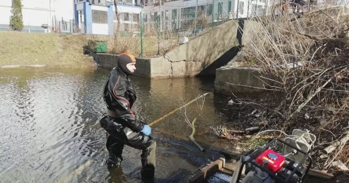 У Києві розчищають Либідь: місто готує річку до паводків і зими
