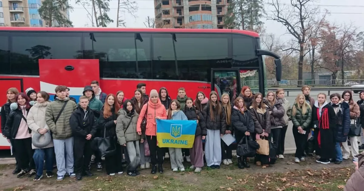 Діти військових із Київщини повернулися з двотижневої поїздки до Великої Британії