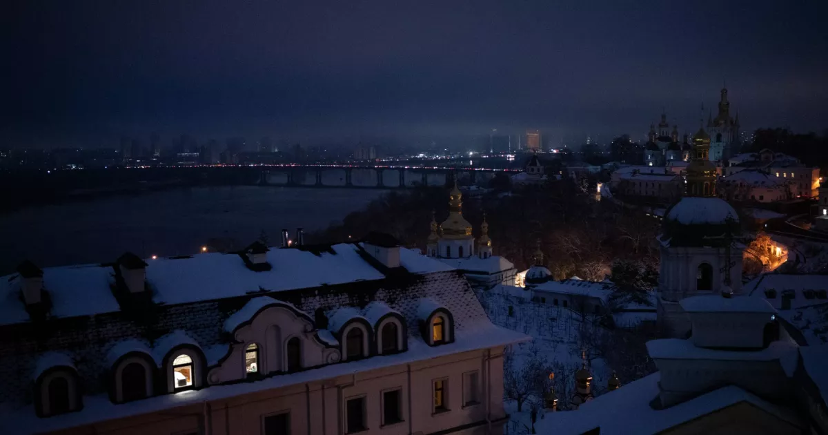 Київ у темряві до березня: відключення світла по 14–16 годин можуть стати нормою