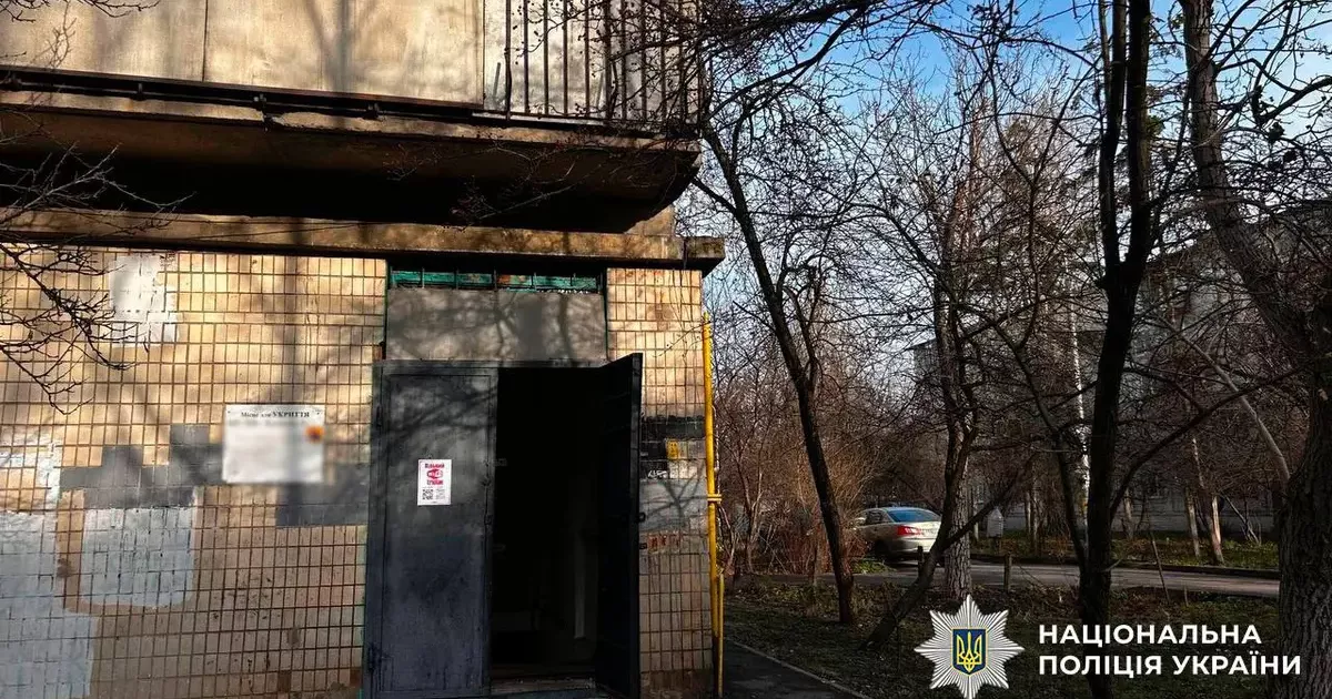 Пенсіонерку з Подолу оштрафували: заборонила мамі з дитиною зайти в укриття під час атаки