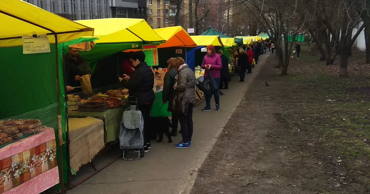 У Києві перекроюють рух громадського транспорту: де ярмарки і які маршрути зміняться