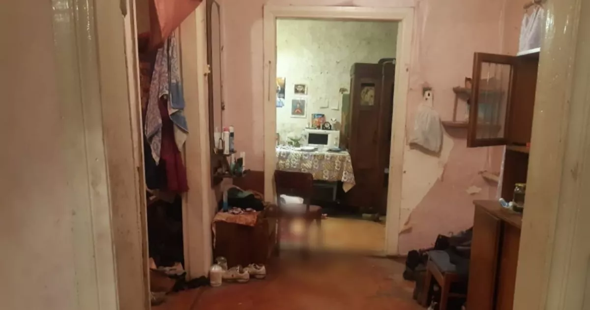 П’яні посиденьки обернулися трагедією: на Київщині чоловік перерізав горло співмешканці й сам викликав поліцію