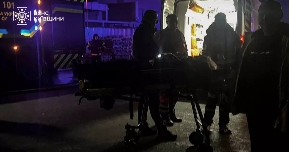 Пожежу в багатоповерхівці Вишгорода ліквідували: людей тимчасово розселяють