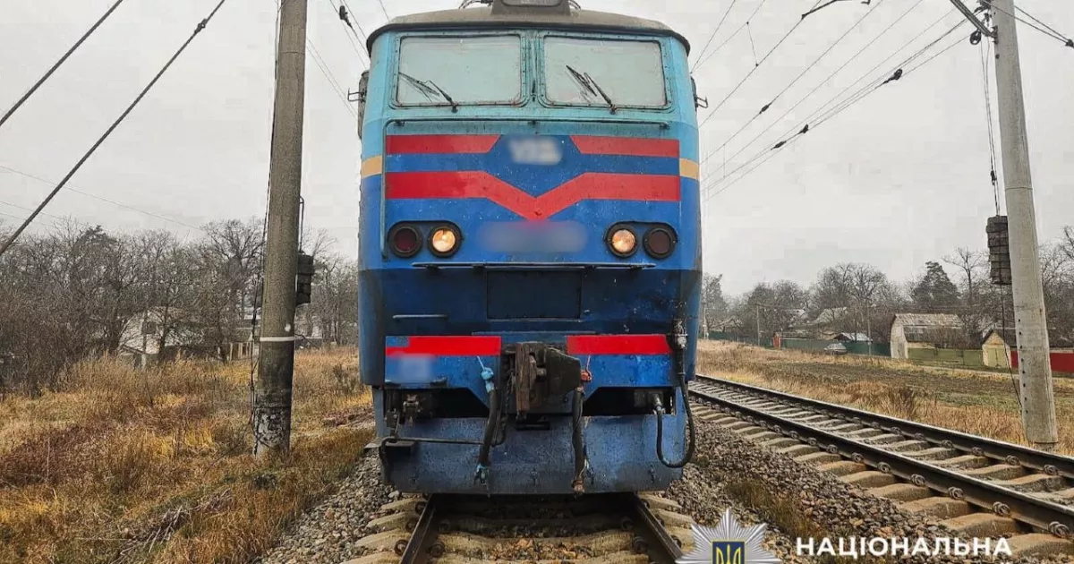 На Київщині загинув чоловік під колесами потяга: трагедія у Ворзелі