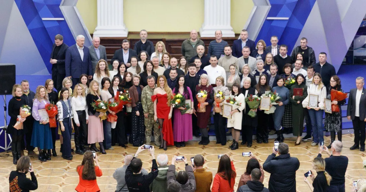 Місто подякувало героям тилу: у КМДА нагородили волонтерів, що допомагають тисячам