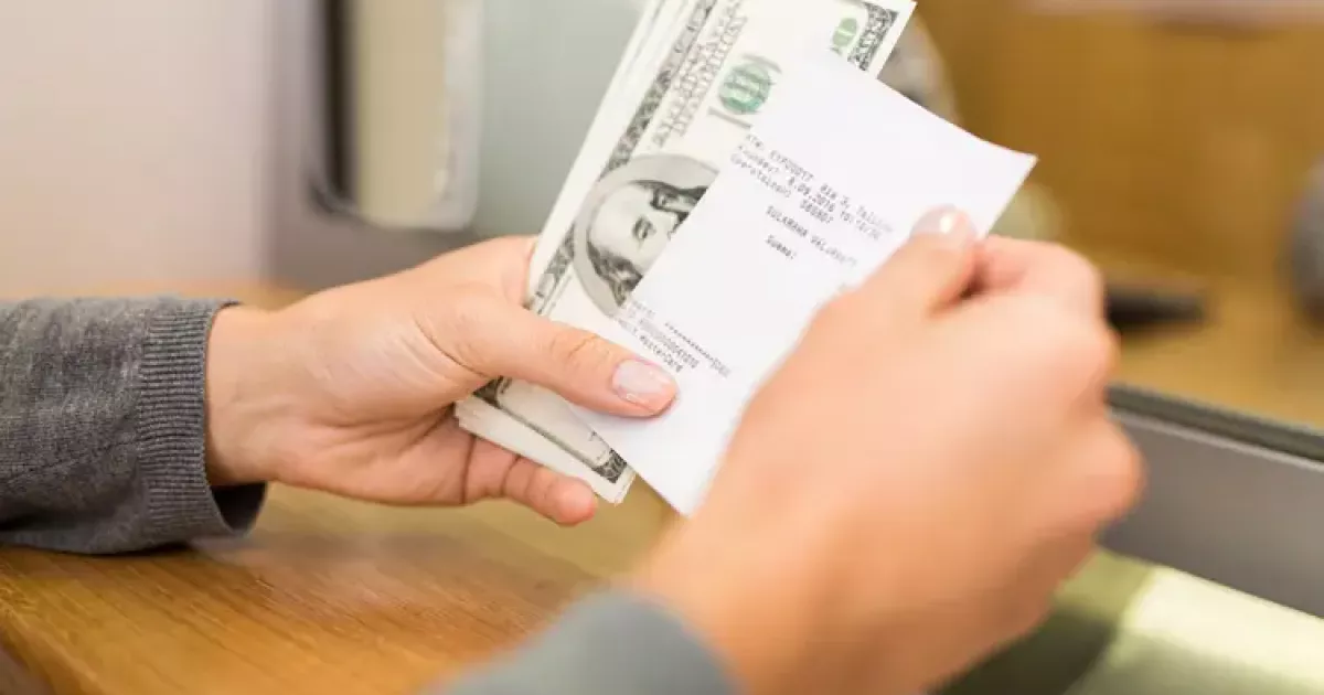 Де в Києві вигідно обміняти валюту: свіжі курси долара та євро на ранок четверга