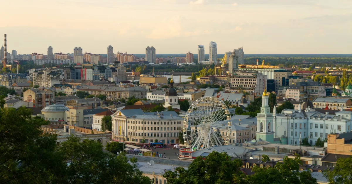 У Києві зʼявилися сквери Сагайдачного, Сковороди та героїв війни: перелік нових назв