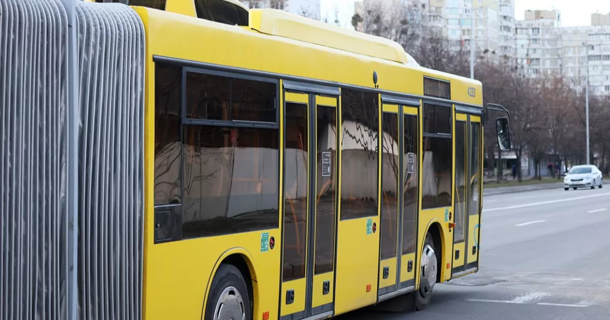 У Києві на вихідних перекриють маршрути транспорту: 10 автобусів і 2 тролейбуси