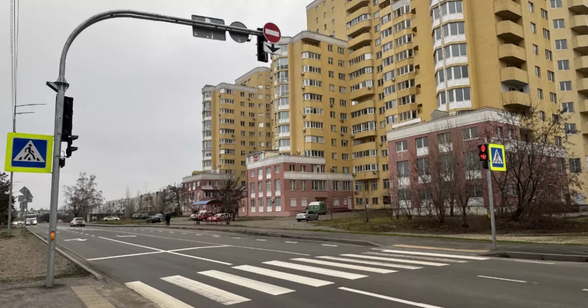 Київ встановив два сучасні світлофори з резервним живленням