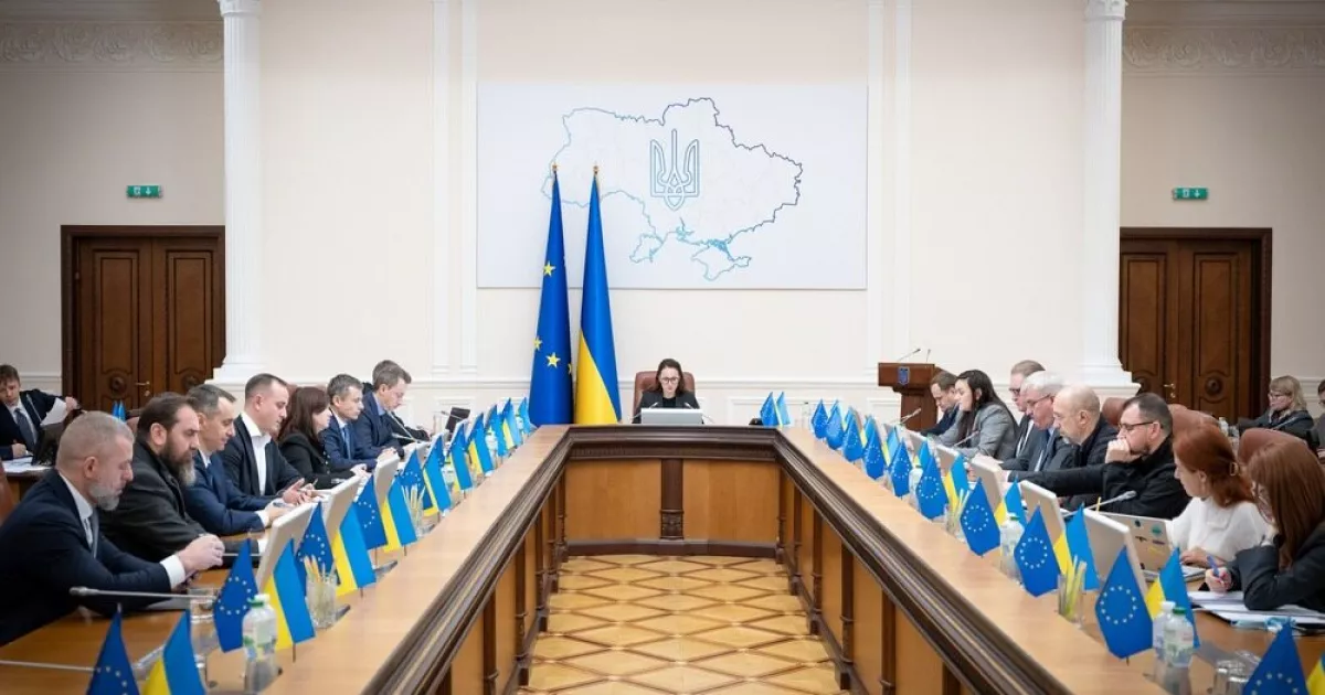 Київ платить найбільше — хто заробляє на держслужбі і чому це важливо саме для столиці