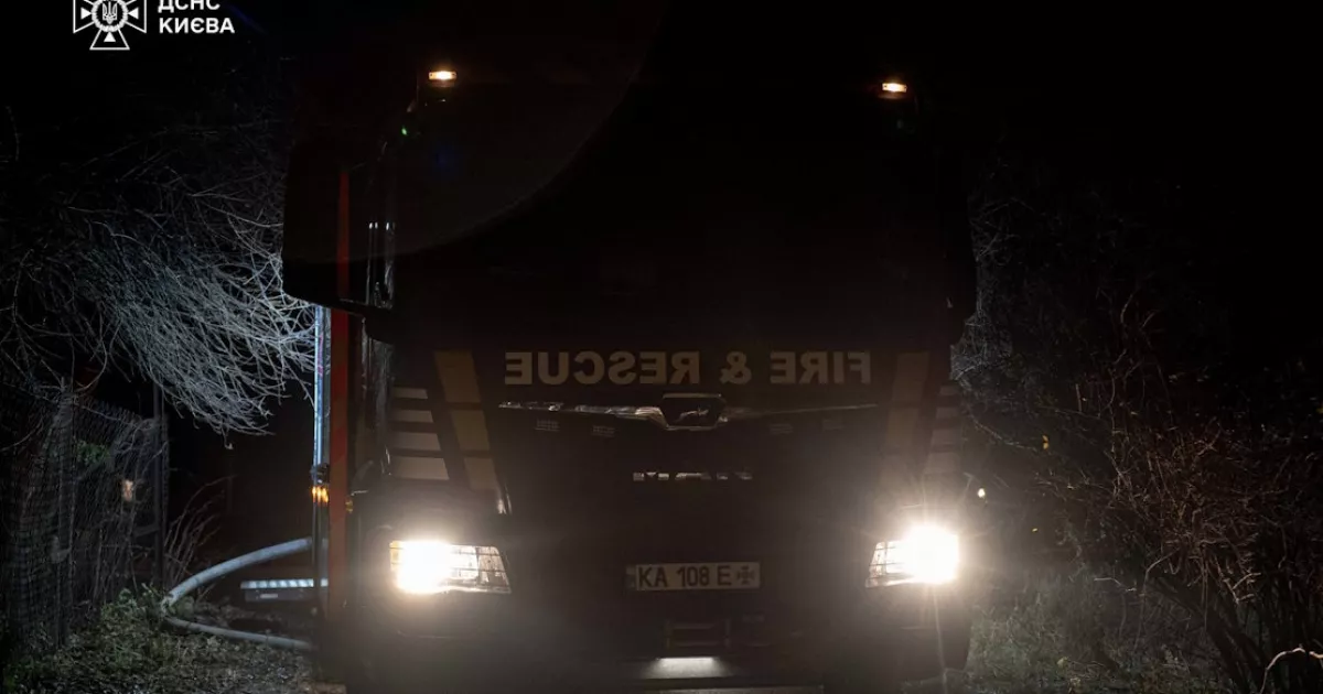 Пожежа на першому поверсі: рятувальники евакуювали мешканців і передали постраждалого медикам