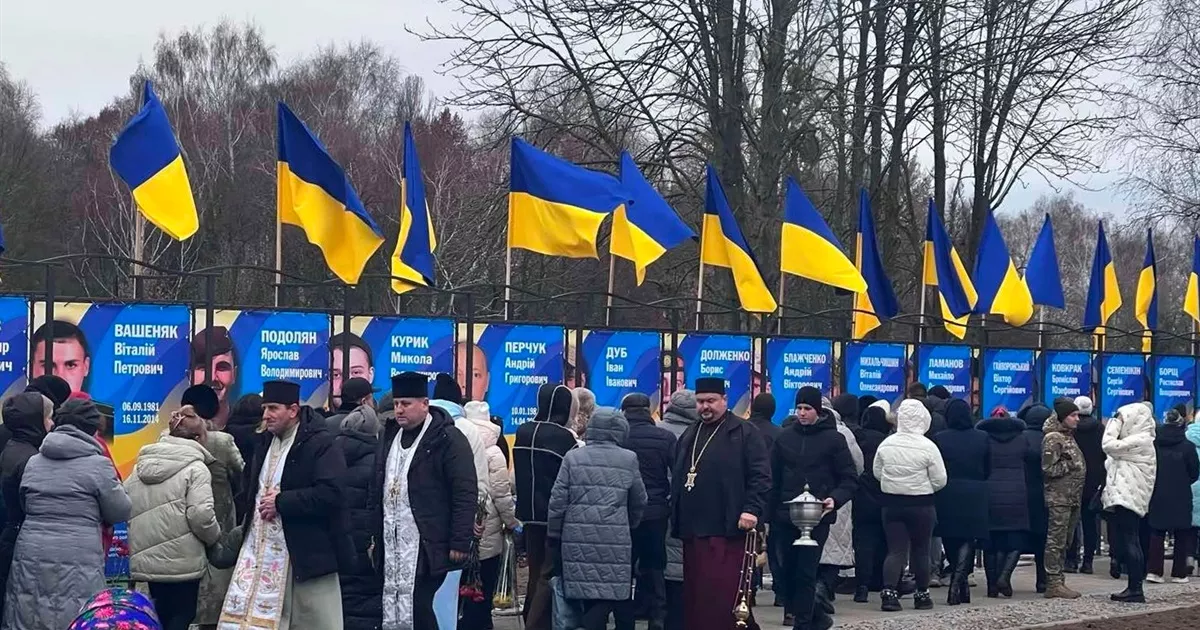 На Київщині з’явилася Алея Героїв: 18 банерів і спільний стенд для загиблих і померлих воїнів