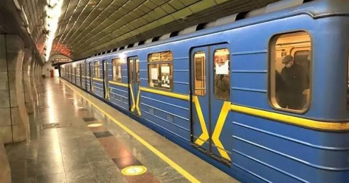 Грабіж у метро «Оболонь»: рецидивіст пограбував пенсіонерку й отримав 7 років