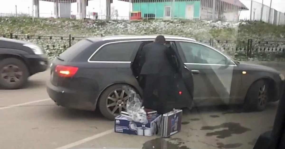 «Друже, хвілінка»: у Києві гастролери з Кавказу штовхають мотлох під виглядом брендів — державною мовою