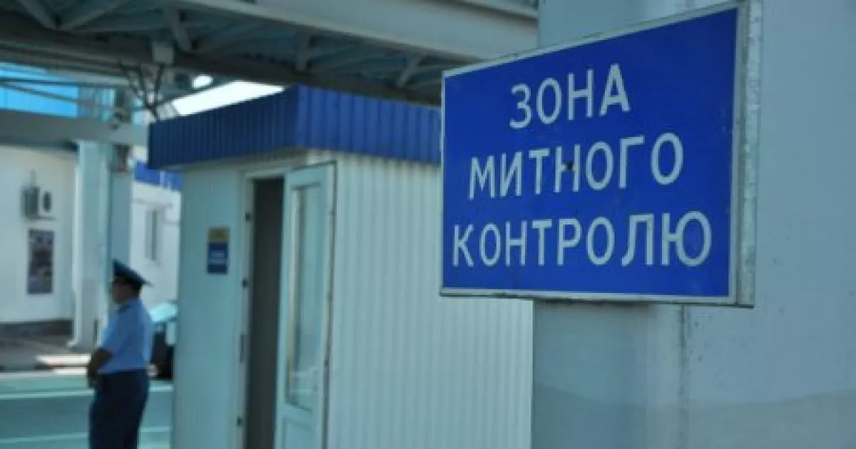 Скандал навколо Київської митниці: ремонтникам ЗСУ передали майно, що фігурує у справах про контрабанду