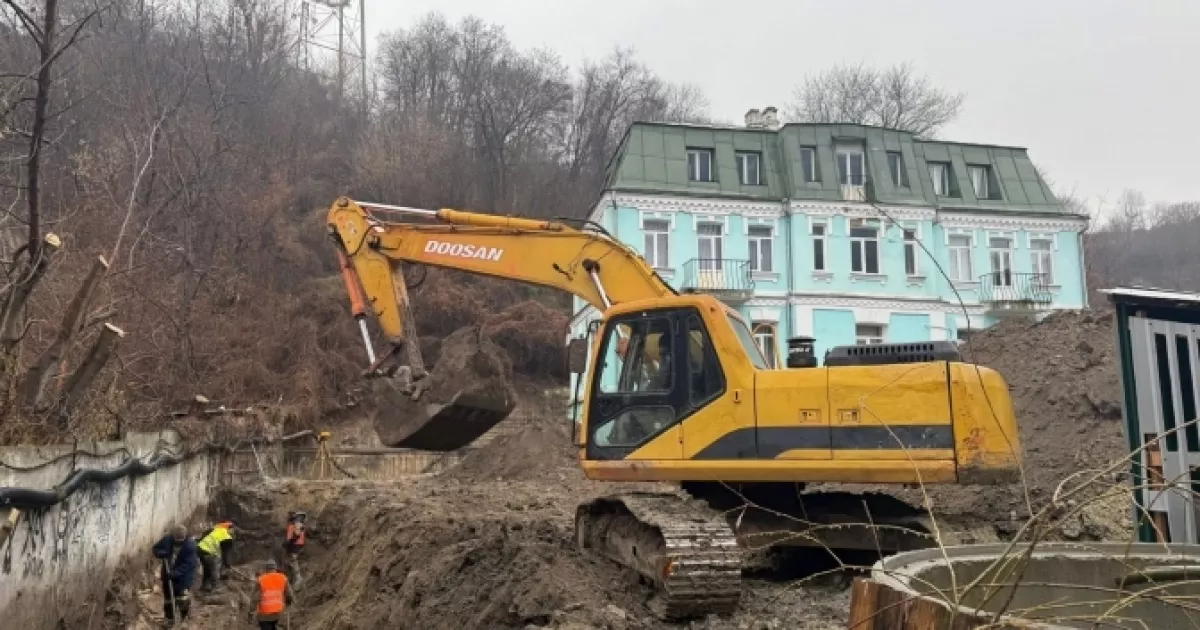 Історичний Поділ під тиском забудови: роботи тривають попри заборону