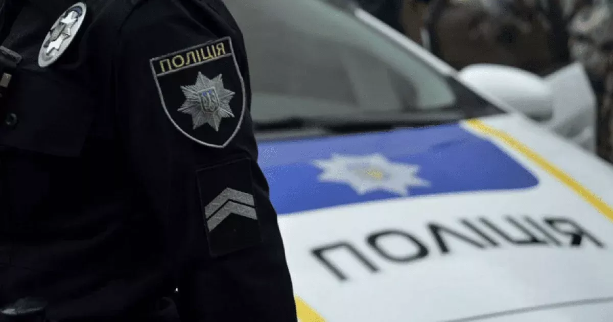 Небезпечний синтетик і готові «закладки»: у Києві викрили молоду дилерку