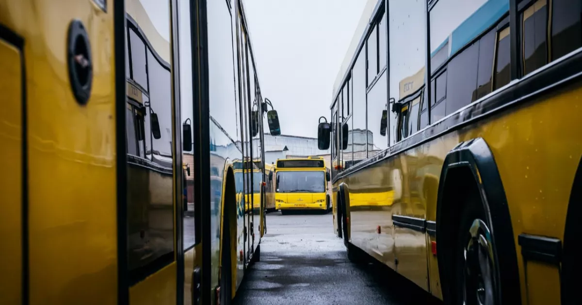 Автобуси і тролейбус у Києві змінять схеми руху через продуктові ярмарки