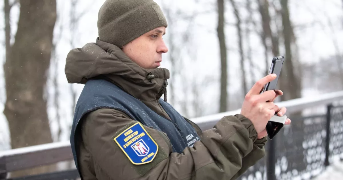 Інспектори з благоустрою змусили прибрати сміття у трьох районах Києва