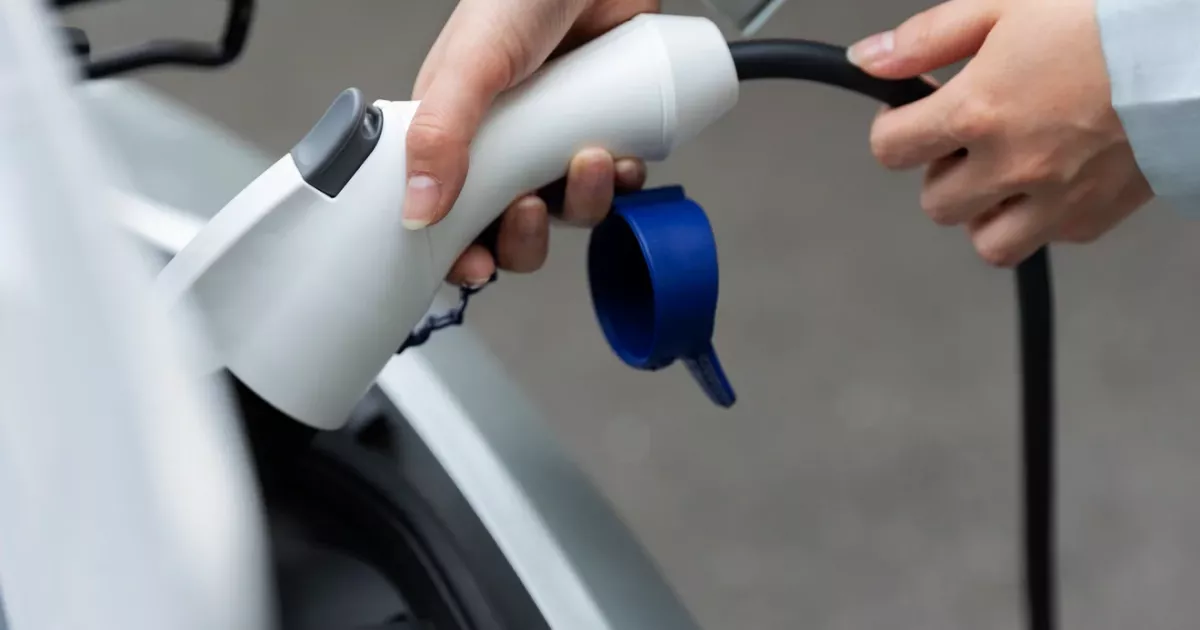 У Києві з 1 січня 2026 року суттєво подорожчають автомобілі: скасовують пільги для електромобілів