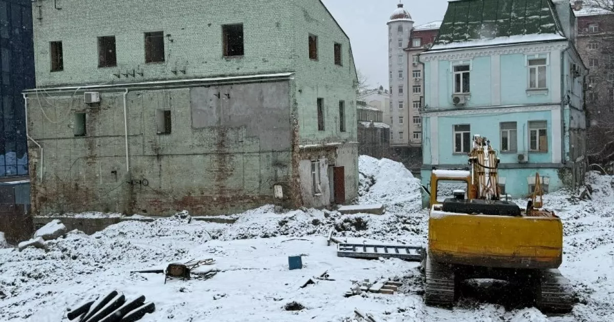 Під ковшем — культурний шар Києва: на Подолі розслідують знищення пам’ятки національного значення