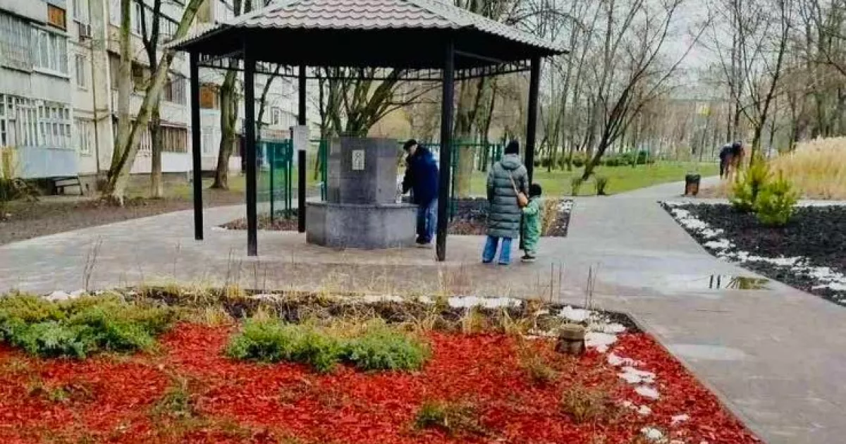 Оболонь із новим джерелом: на Вишгородській відкрили бювет з артезіанською водою
