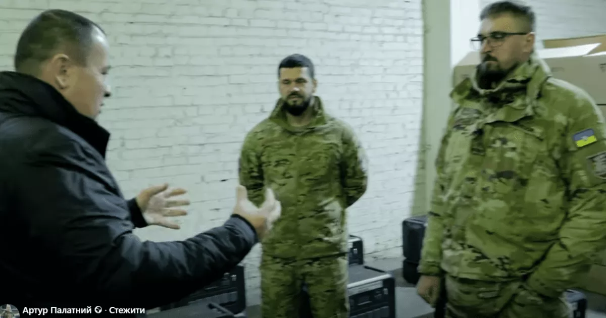 Із Києва — на передову: столичні волонтери передали зарядні станції 81-й бригаді ДШВ