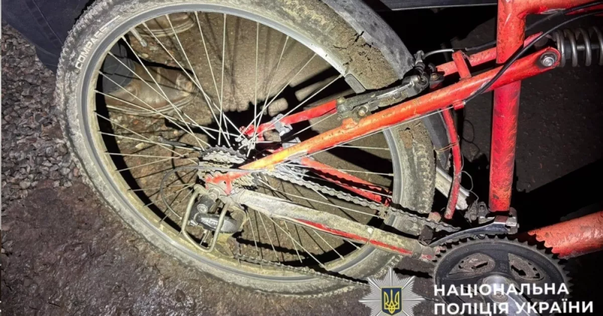 ДТП на Київщині: у Гатному авто збило велосипедиста, чоловіка госпіталізували