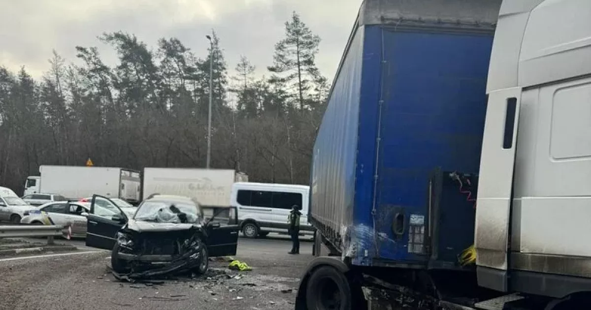 У Києві внаслідок ДТП загинув підліток, ще четверо людей госпіталізовані