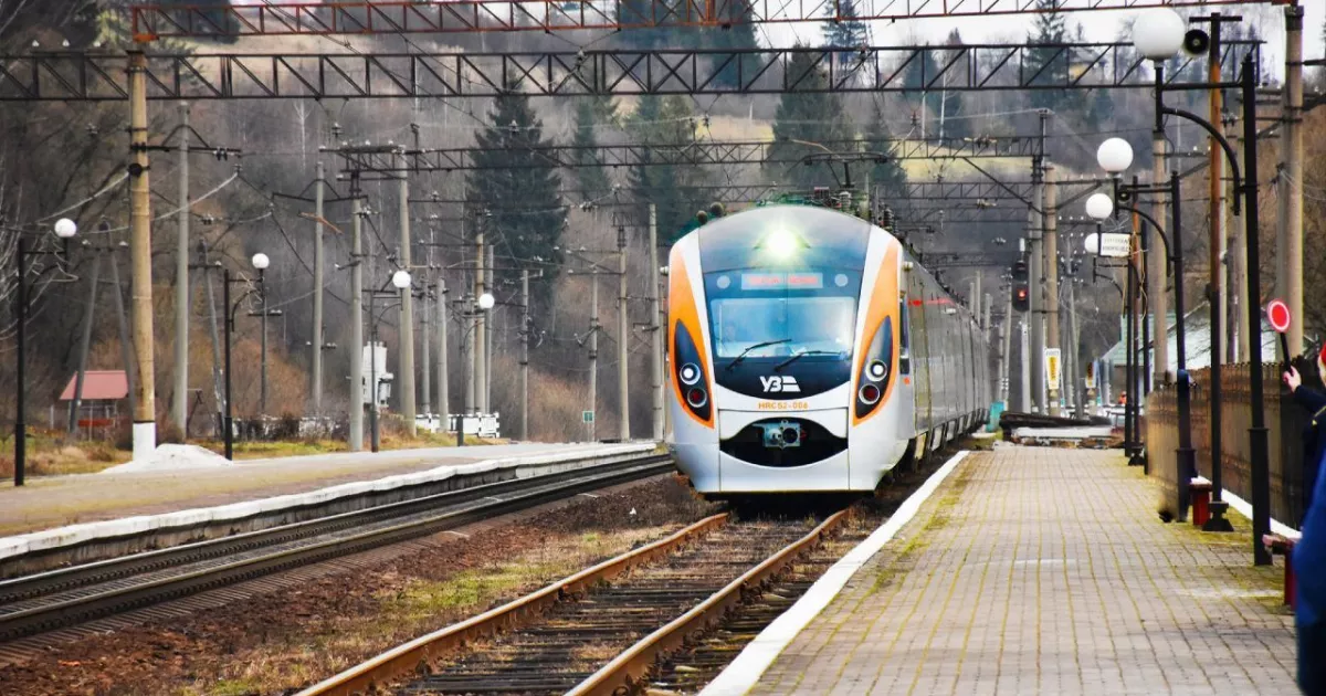 З Києва — у Карпати й на море: Укрзалізниця запускає додаткові поїзди