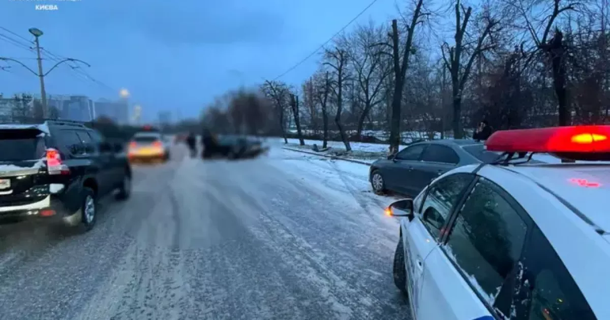 Аварія паралізувала рух: де у Києві утворилися найбільші затори