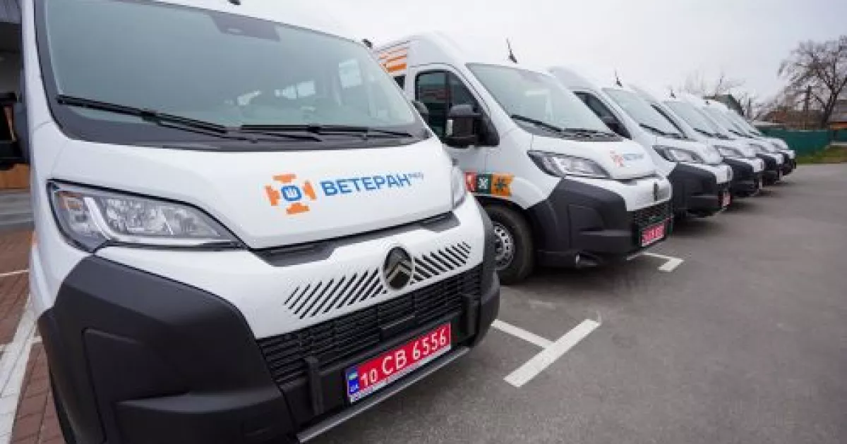 Соціальне таксі для захисників: на Київщині ветеранам передали інклюзивні авто