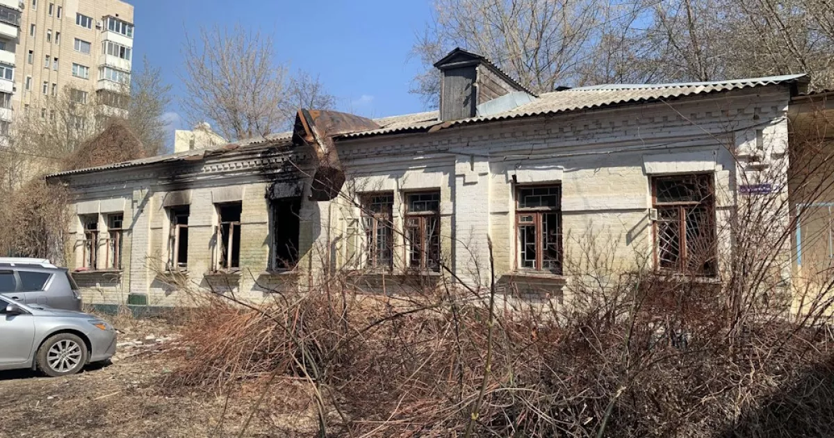 Тричі спалена в центрі Києва: кому заважає садиба Сидорова на Ярославовому Валу