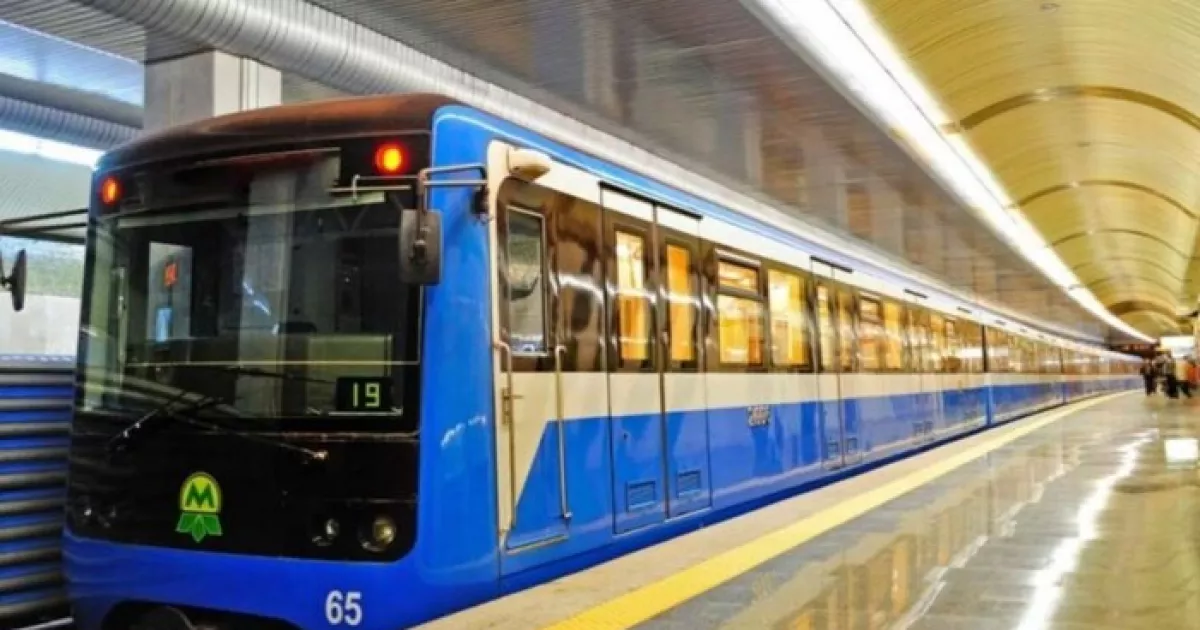 Святкові зміни в метро Києва: як курсуватимуть потяги у перші дні року