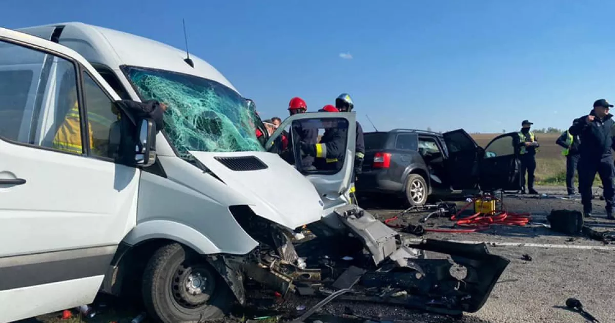 Трагедія в Голосіївському районі Києва: мікроавтобус виїхав на зустрічну